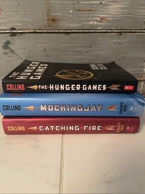 3 books of the hunger games trilogy. Like new!